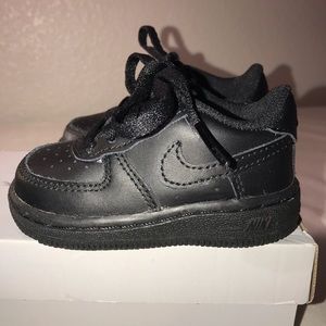 ⬇️🔥NWOT Nike Force 1 all black